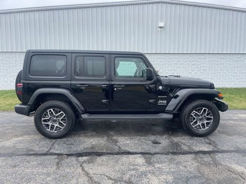 Used 2024 Jeep Wrangler Unlimited Sahara w/ Safety Group AWD/4WD image 17