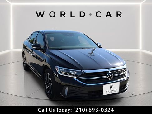 Used 2023 Volkswagen Jetta SEL image 1