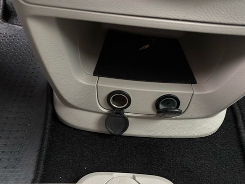 Used 2013 Dodge Grand Caravan SE FWD image 17
