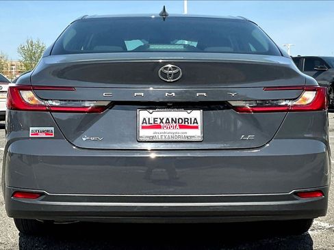 Used 2025 Toyota Camry LE image 4