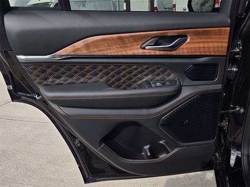 New 2025 Jeep Grand Cherokee Summit image 13