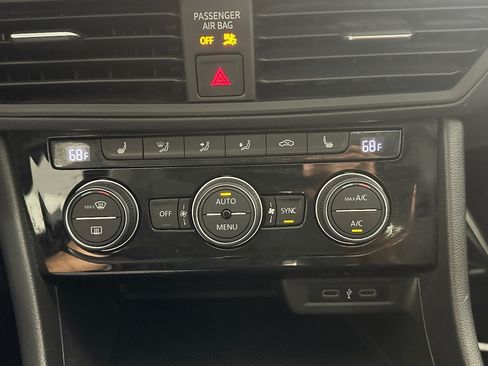 Used 2020 Volkswagen Jetta SE FWD image 32