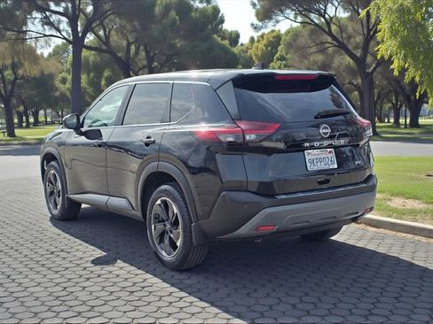 Used 2023 Nissan Rogue SV FWD image 7