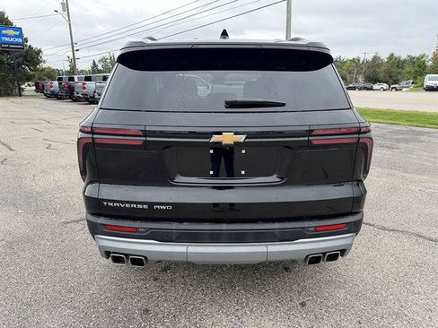 Used 2026 Chevrolet Traverse LT AWD/4WD image 6