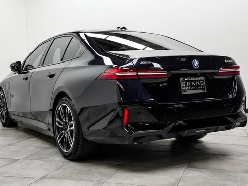 Used 2026 BMW 550e xDrive AWD/4WD image 11