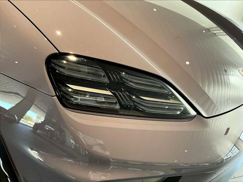 Used 2025 Porsche Macan Electric image 15