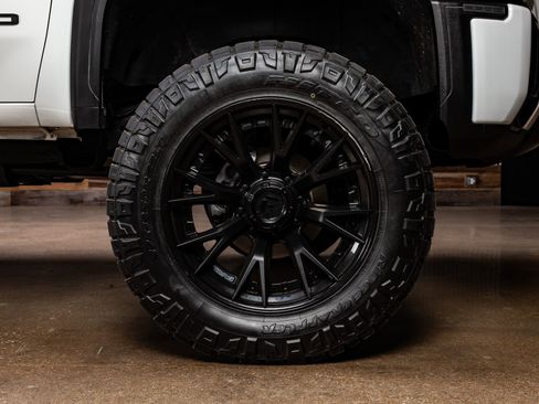 Used 2024 GMC Sierra 2500 AT4 w/ AT4 Premium Plus Package image 12