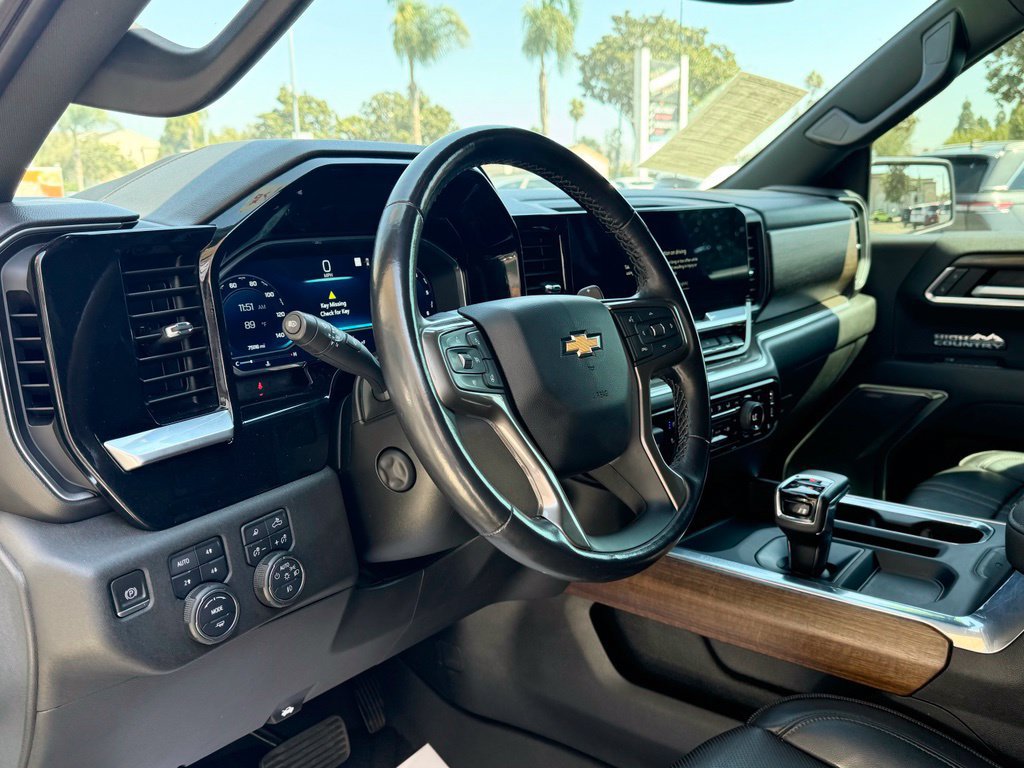 Used 2022 Chevrolet Silverado 1500 High Country w/ High Country Premium Package AWD/4WD image 10