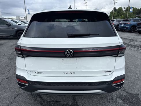 New 2025 Volkswagen Taos SE image 5