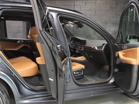 Used 2021 BMW X5 xDrive40i w/ M Sport Package image 30