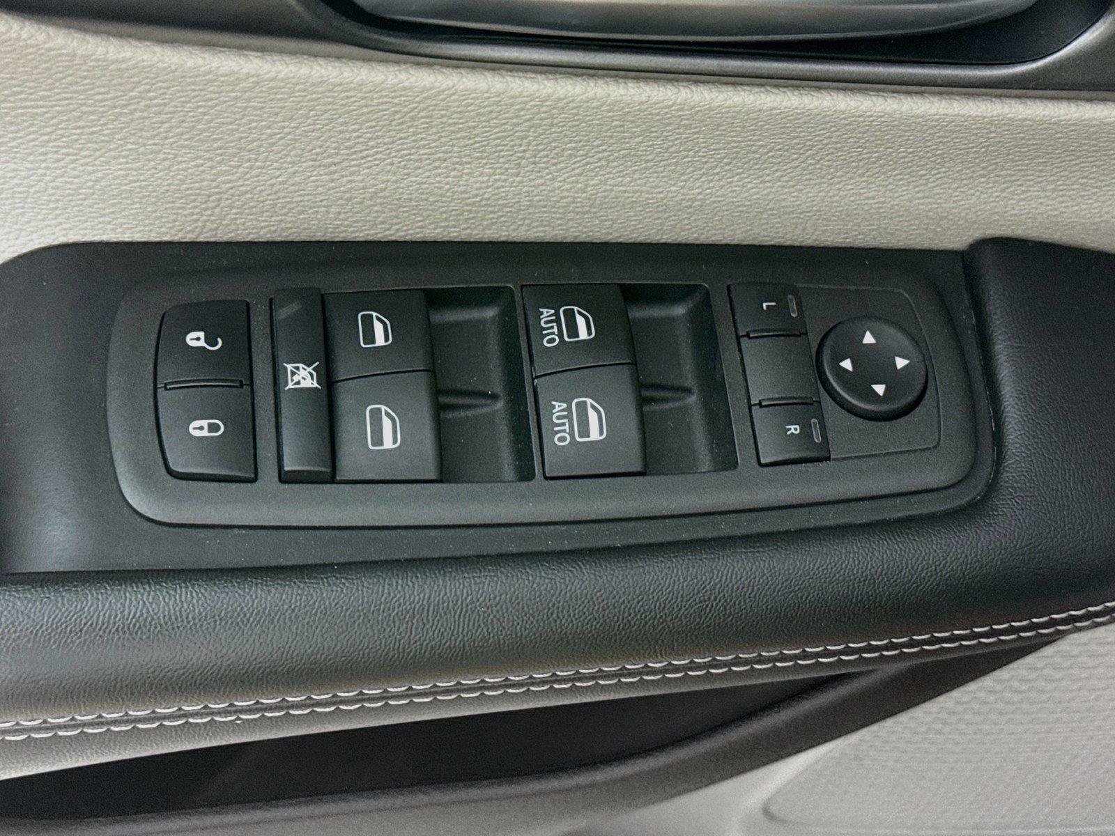 Used 2022 Chrysler Pacifica Touring-L AWD/4WD image 20