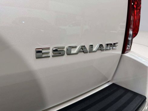 Used 2012 Cadillac Escalade Luxury AWD/4WD image 22