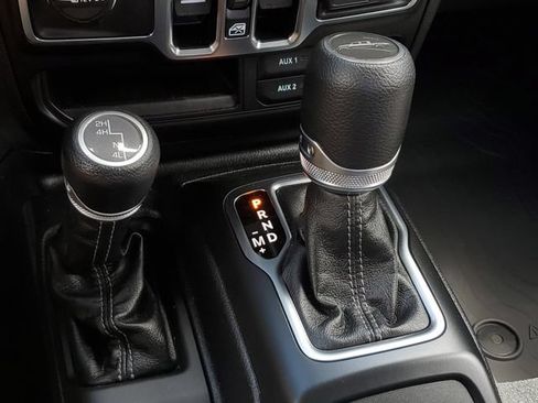 Certified 2025 Jeep Gladiator Sport AWD/4WD image 40
