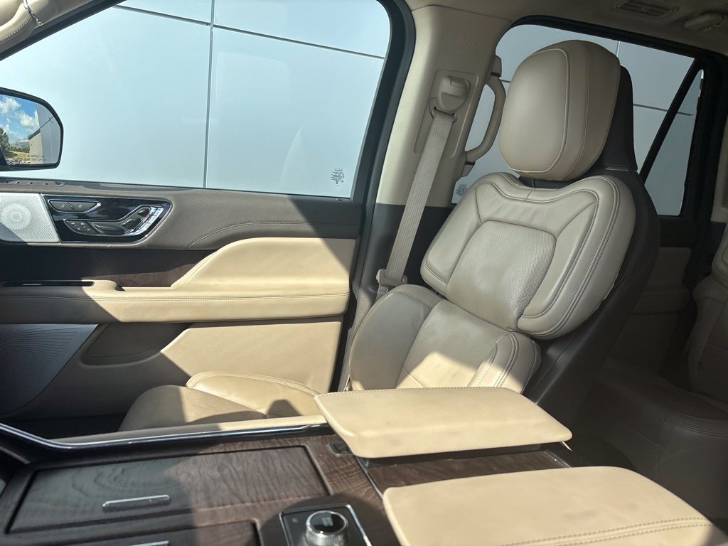 Used 2024 Lincoln Navigator L Reserve AWD/4WD image 13