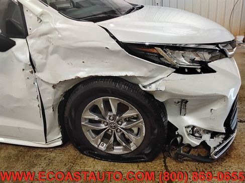 Used 2023 Toyota Sienna XLE w/ XLE Plus Package AWD/4WD image 18