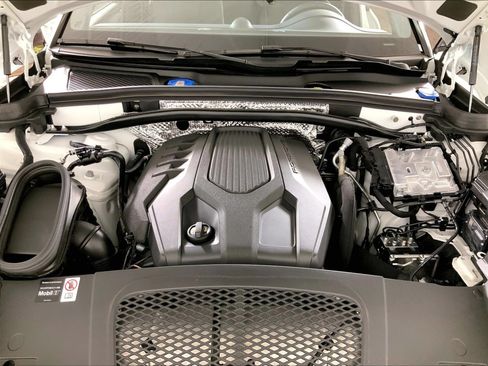 Used 2026 Porsche Macan AWD/4WD image 25