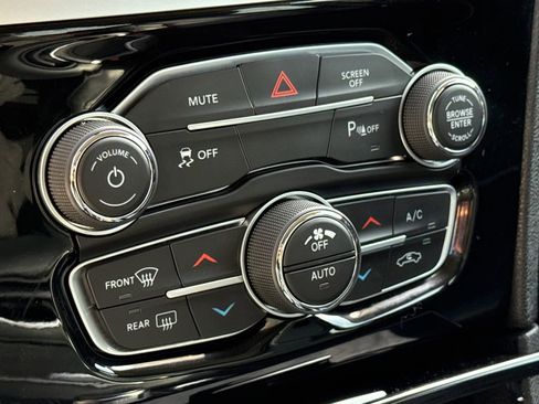 Used 2023 Chrysler 300 Touring L image 23