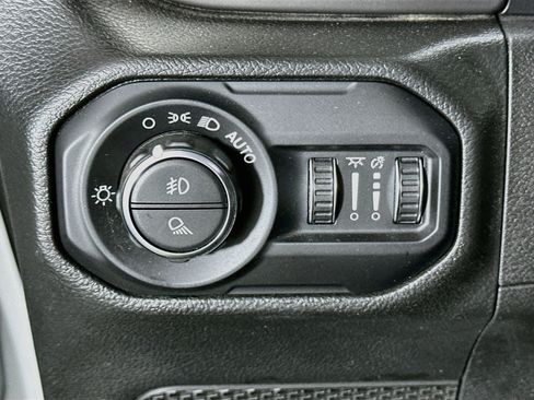 Used 2022 Jeep Gladiator Sport AWD/4WD image 16