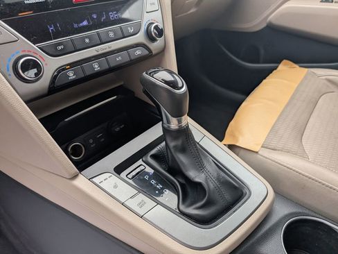 Used 2017 Hyundai Elantra Limited image 22