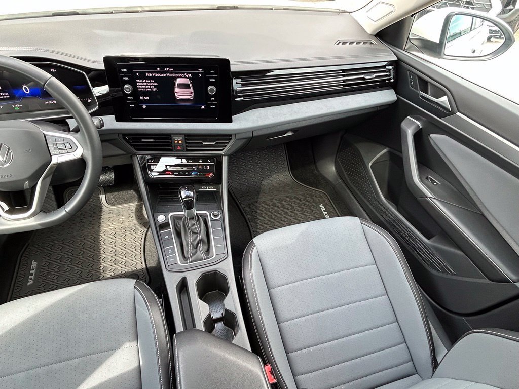 Certified 2026 Volkswagen Jetta SE w/ Black Wheel Package FWD image 11