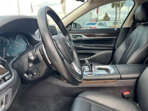 Used 2019 BMW 740i image 25