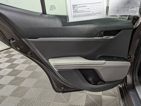 Used 2020 Toyota Camry XLE image 40