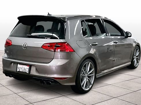 Used 2017 Volkswagen Golf R 4-Door image 15