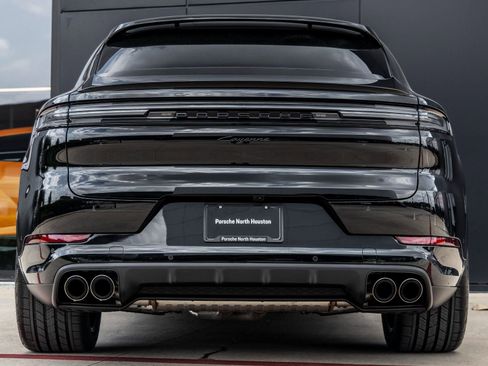 Used 2026 Porsche Cayenne Coupe image 10