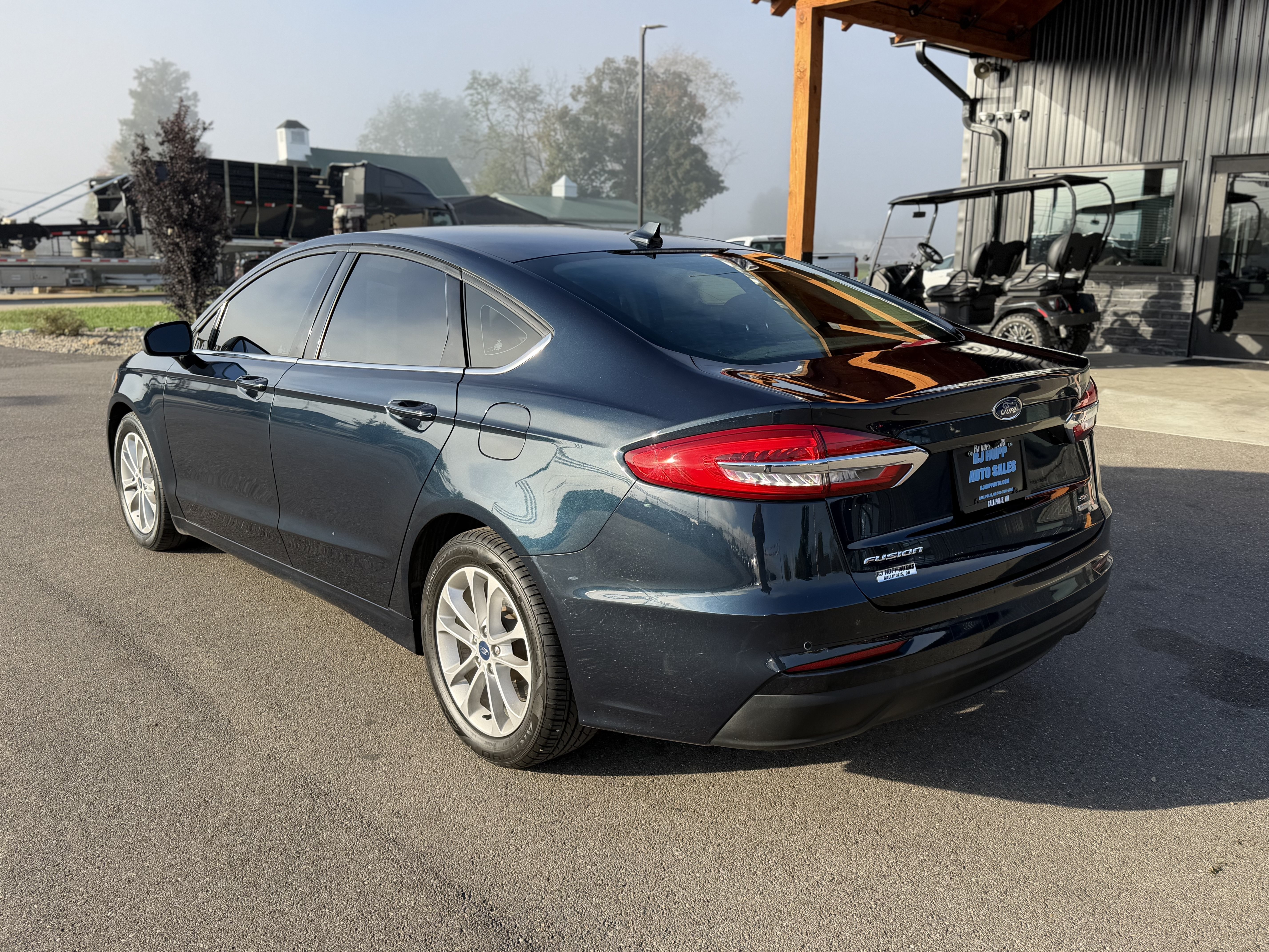 Used 2020 Ford Fusion SE FWD image 6
