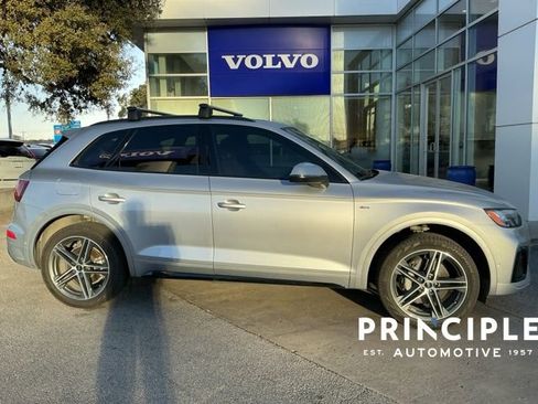 Used 2023 Audi Q5 e Prestige w/ Prestige Package image 3