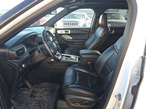 Used 2020 Ford Explorer Platinum w/ Premium Technology Package image 17