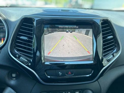 Used 2019 Jeep Cherokee Limited image 9