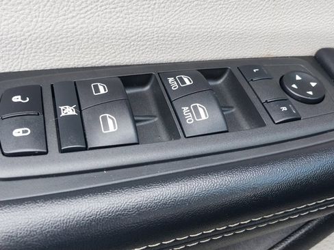 Used 2022 Chrysler Pacifica Touring-L image 31