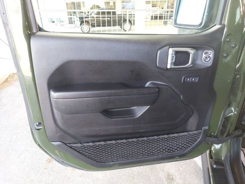 Used 2023 Jeep Gladiator Sport AWD/4WD image 28