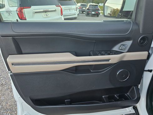 Used 2023 Ford Expedition Max XLT image 14