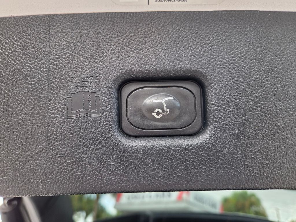 Used 2018 Lincoln MKX Reserve w/ Driver Assistance Package FWD image 10