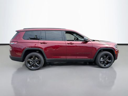 Used 2025 Jeep Grand Cherokee L Limited w/ Luxury Tech Group II AWD/4WD image 4
