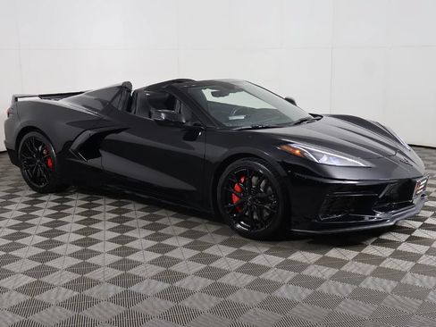 Used 2024 Chevrolet Corvette Stingray Convertible w/ Z51 Performance Package RWD image 18