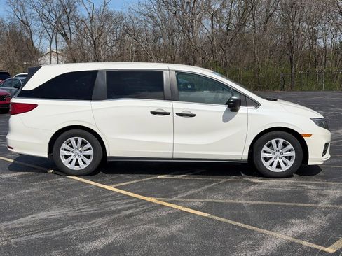 Certified 2018 Honda Odyssey LX image 3