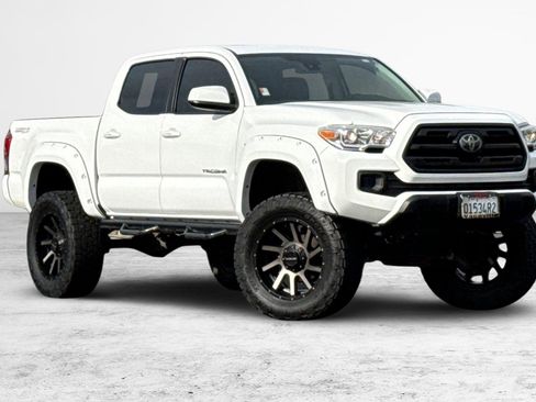 Used 2018 Toyota Tacoma SR image 2