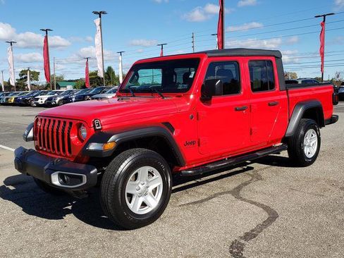 Used 2023 Jeep Gladiator Sport image 3
