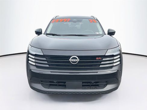 Used 2025 Nissan Kicks SR image 2