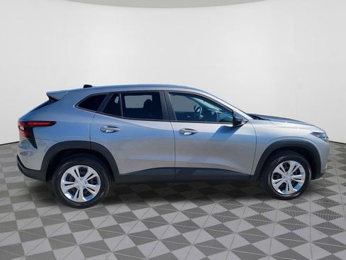 Used 2024 Chevrolet Trax LS w/ Driver Confidence Package FWD image 6