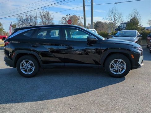 New 2025 Hyundai Tucson SE image 4
