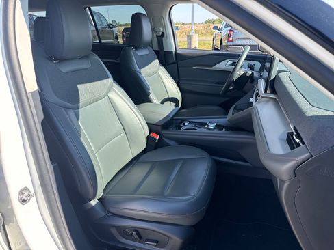 Used 2025 Ford Explorer Active w/ Active Comfort Package AWD/4WD image 11