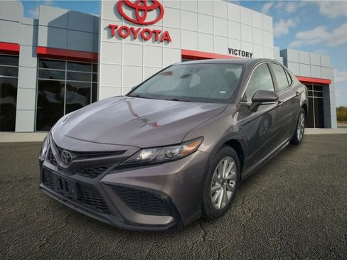 Used 2024 Toyota Camry SE FWD image 5