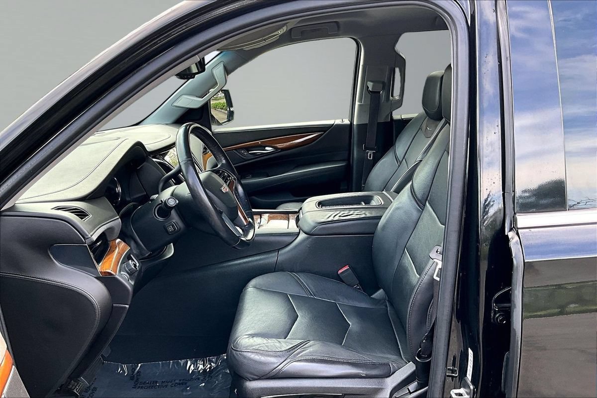 Used 2016 Cadillac Escalade ESV 2WD image 10