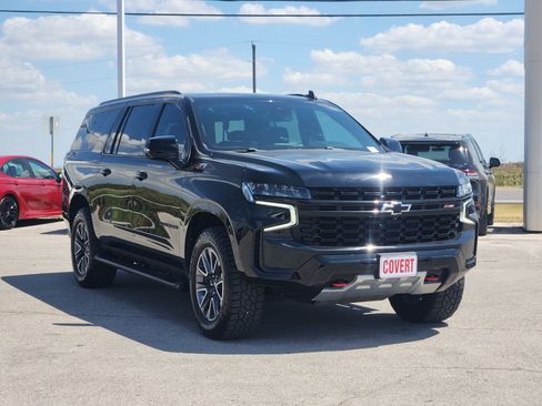 Used 2023 Chevrolet Suburban Z71 w/ Luxury Package AWD/4WD image 3