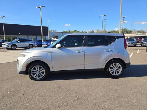 Used 2021 Kia Soul LX image 5