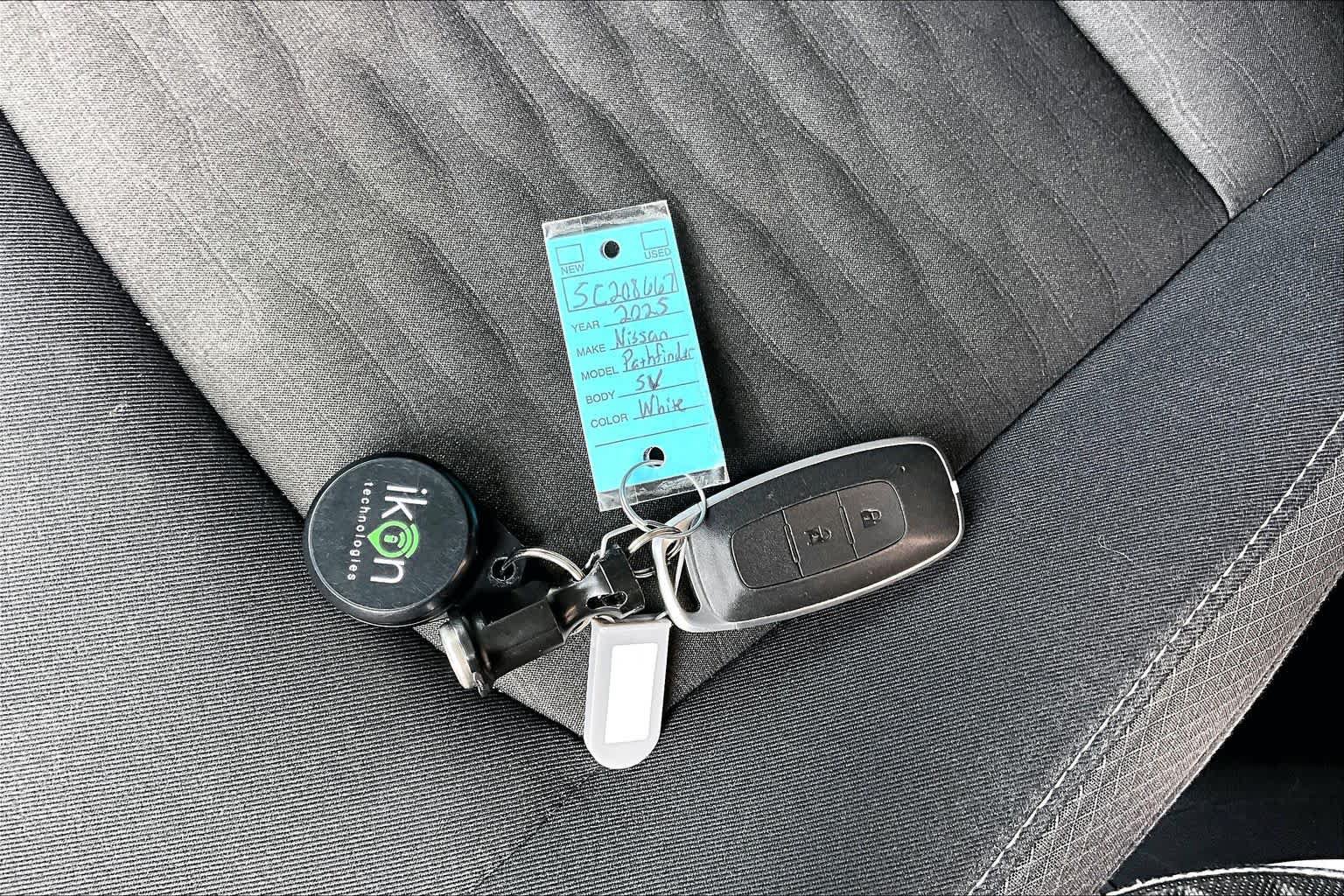 Used 2025 Nissan Pathfinder SV AWD/4WD image 15